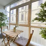 Charming And Central Flat With Balcony In Beyoglu